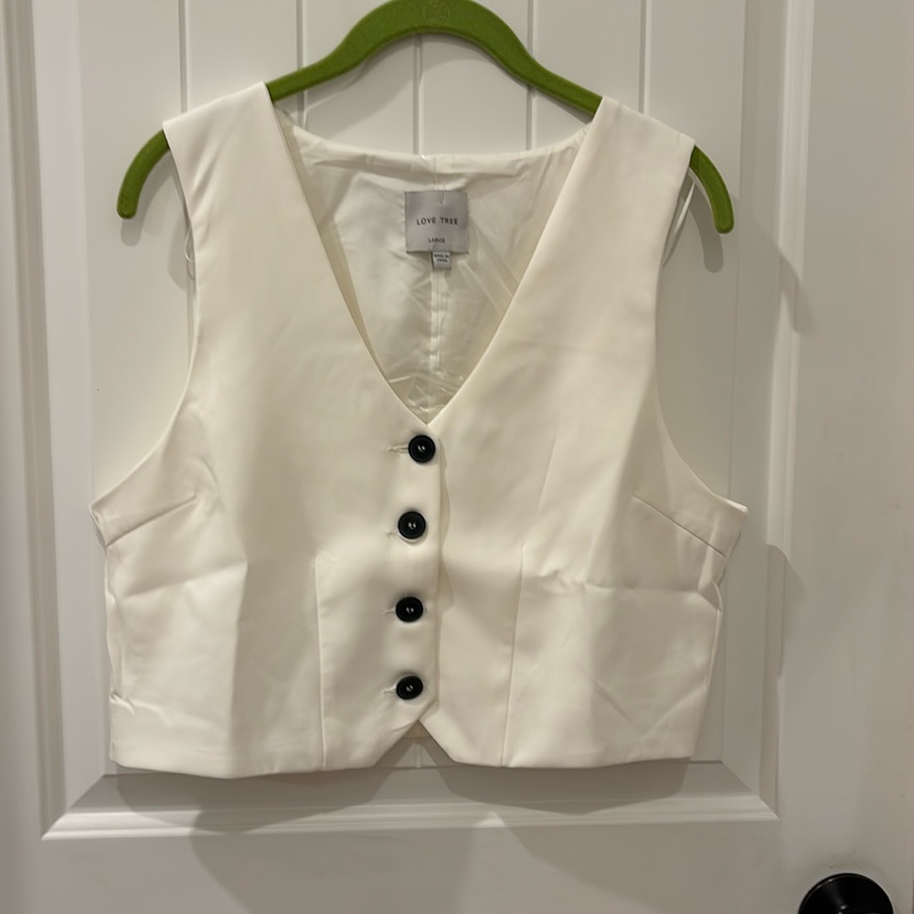 Beige vest with 4 buttons
